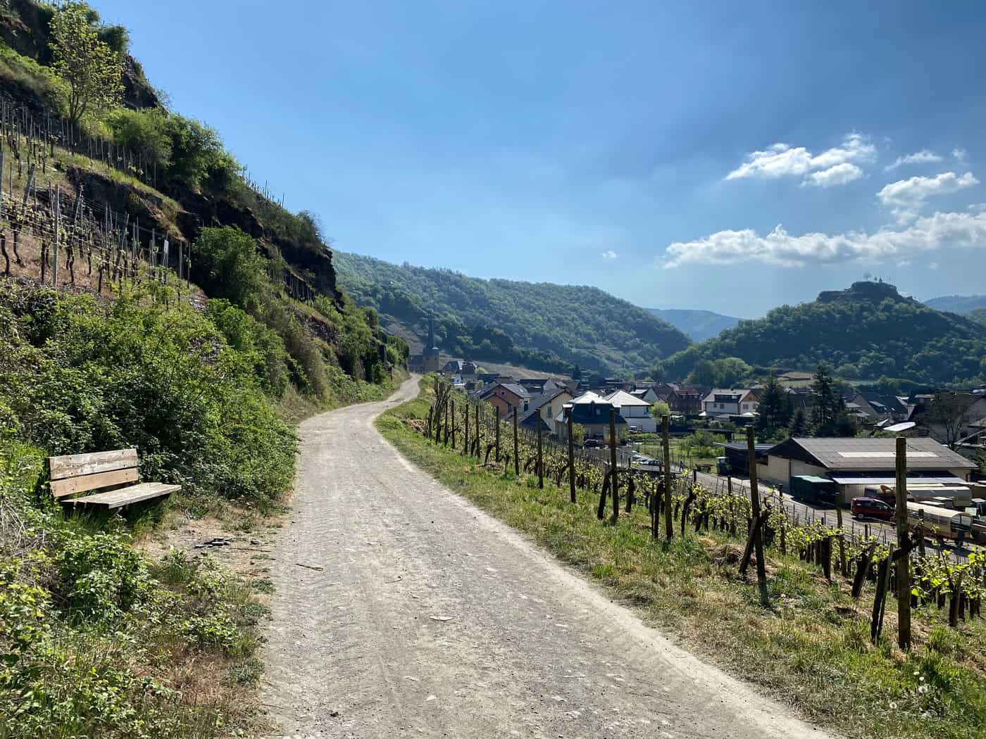 Mayschoß im Ahrtal - Durch Weinberge um die Saffenburg - Walk & Wonder