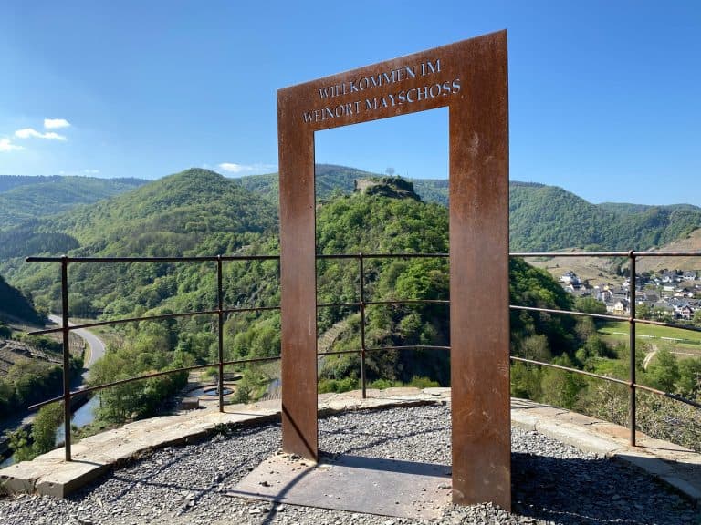 Mayschoß im Ahrtal - Durch Weinberge um die Saffenburg - Walk & Wonder