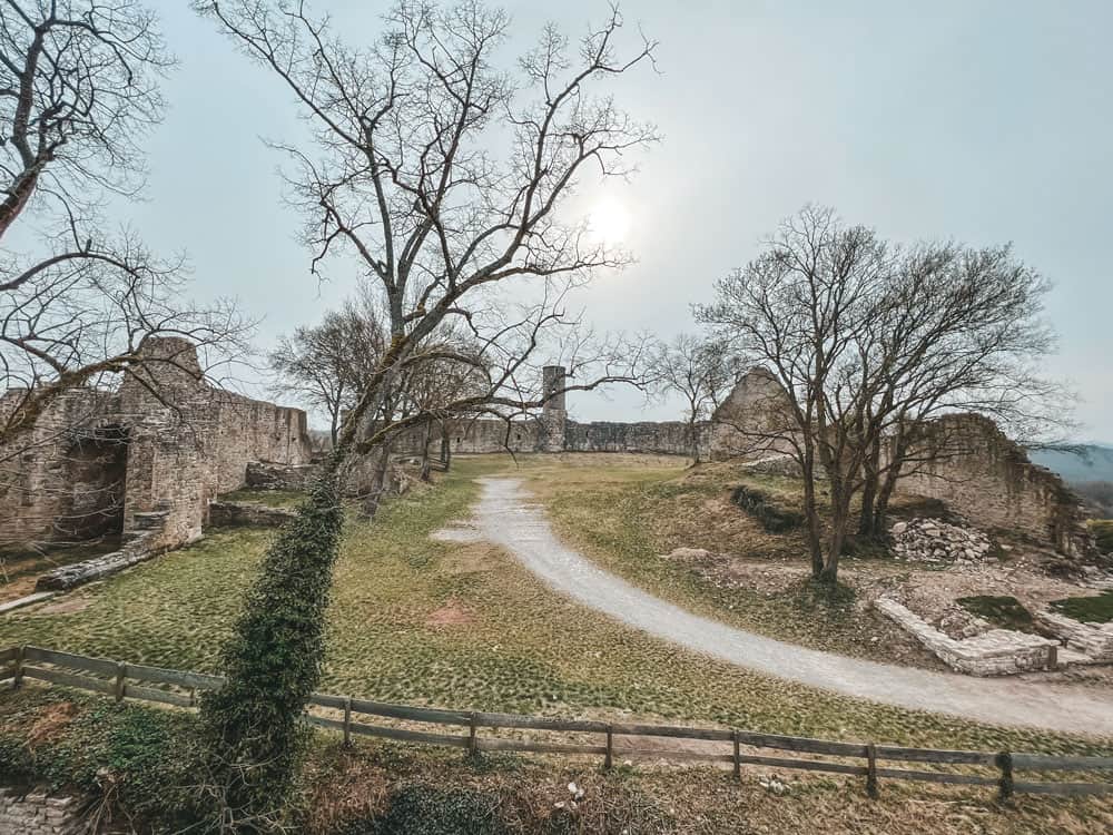 Burgruine Homburg Bayern - Walk and Wonder
