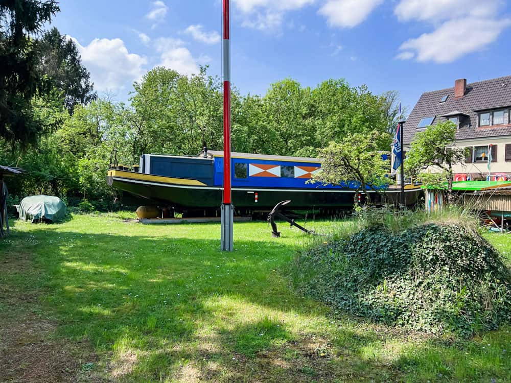 Hausboot im Garten - Mülheimer Hafen