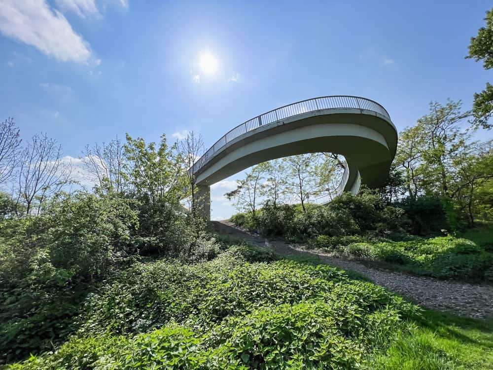 Katzenbuckelbrücke in Köln-Mülheim - Walk and Wonder