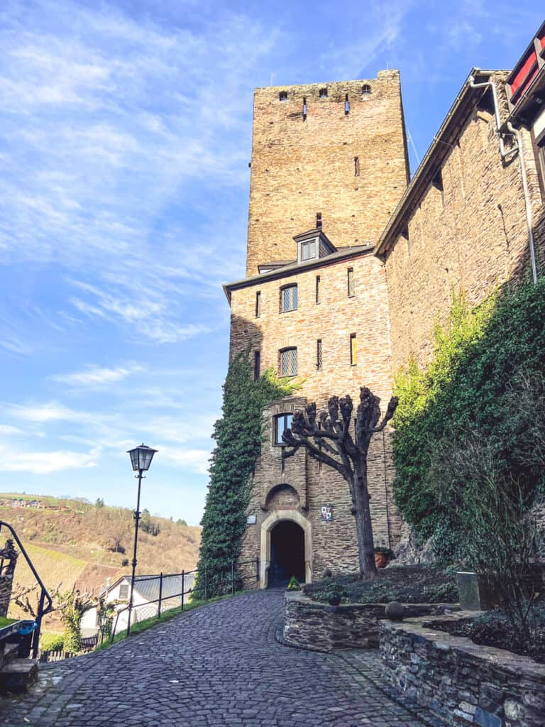 Burghotel Schönburg Oberwesel Rheinblick Mittelrheintal - Walk and Wonder